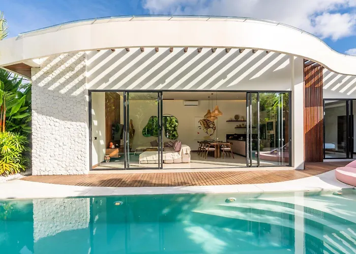 Curvea, Villa *